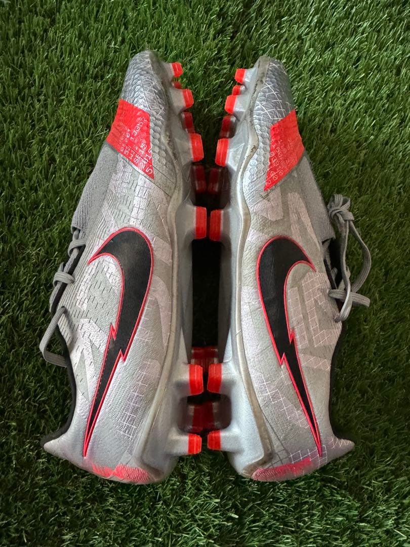 サッカースパイク　ナイキ　NIKE ファントム　ヴェノム　ベノム　FG 27