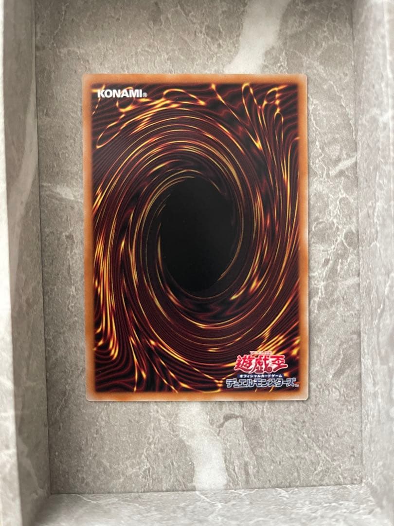 遊戯王 青眼の白龍 光属性 オーバーフレーム　UR