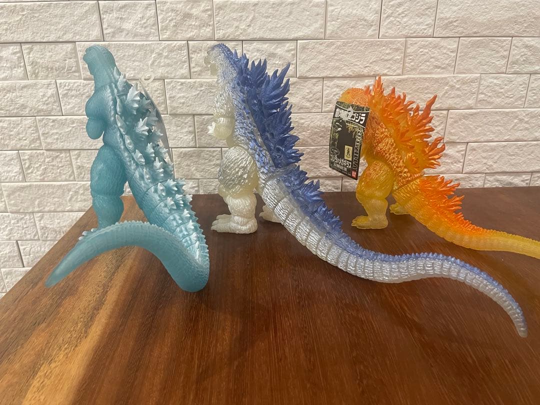 ゴジラ　ソフビ　青　白　赤　三色3体セット