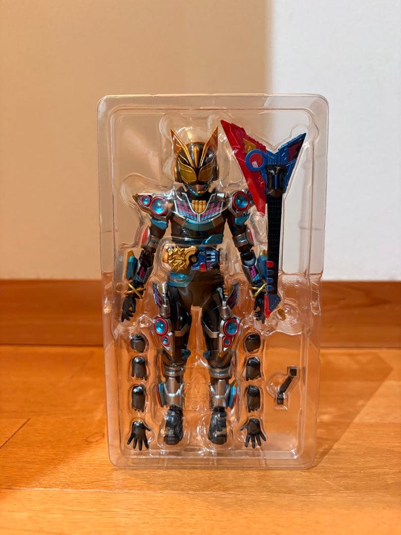S.H.Figuarts 仮面ライダーナーゴ　フィーバービートフォーム