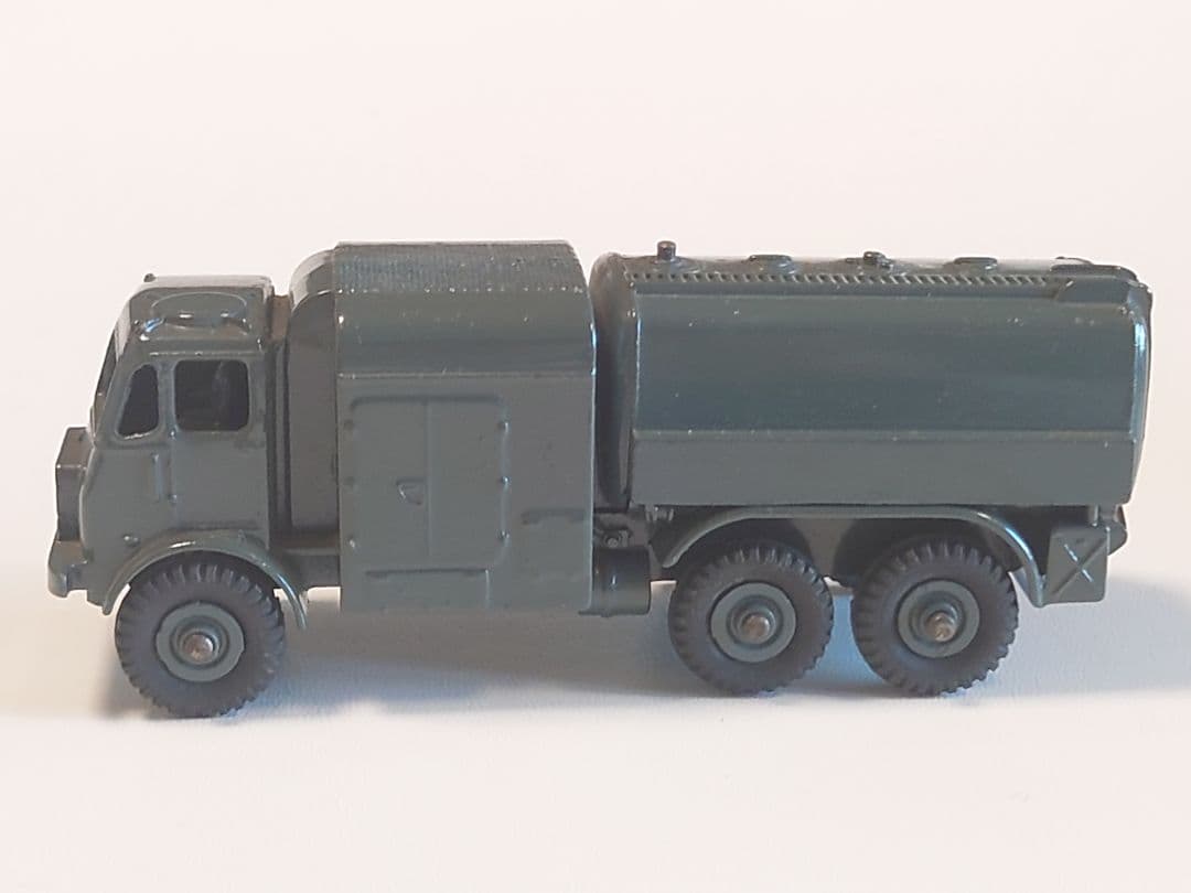 ミニカー DINKY PRESSURE REFUELLER RENAULT