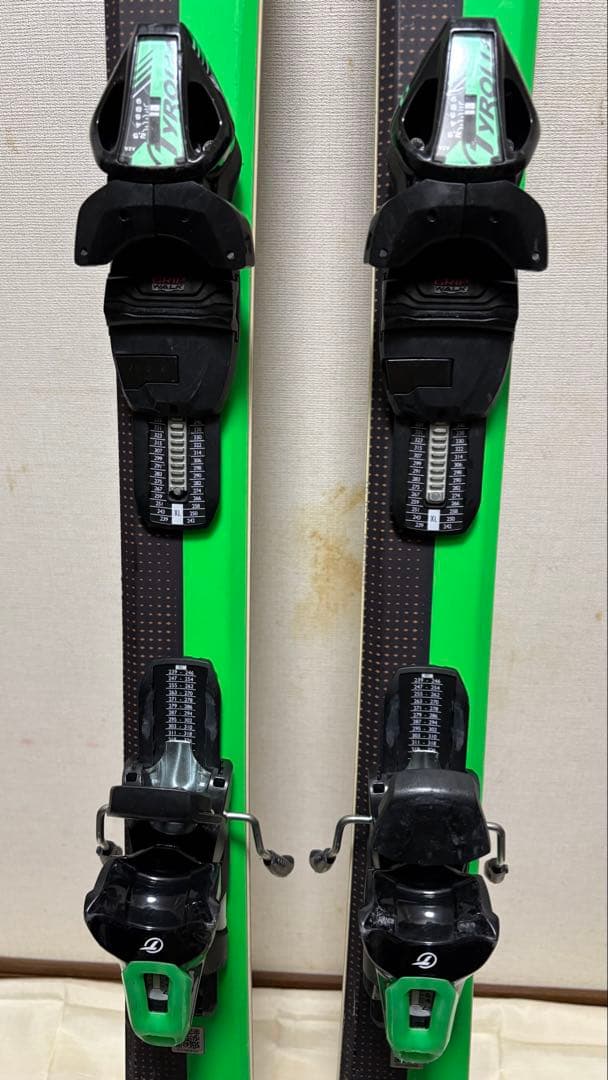 【軽量・操作性抜群】HEAD V-SHAPE V4 Tyroliaビンディング付