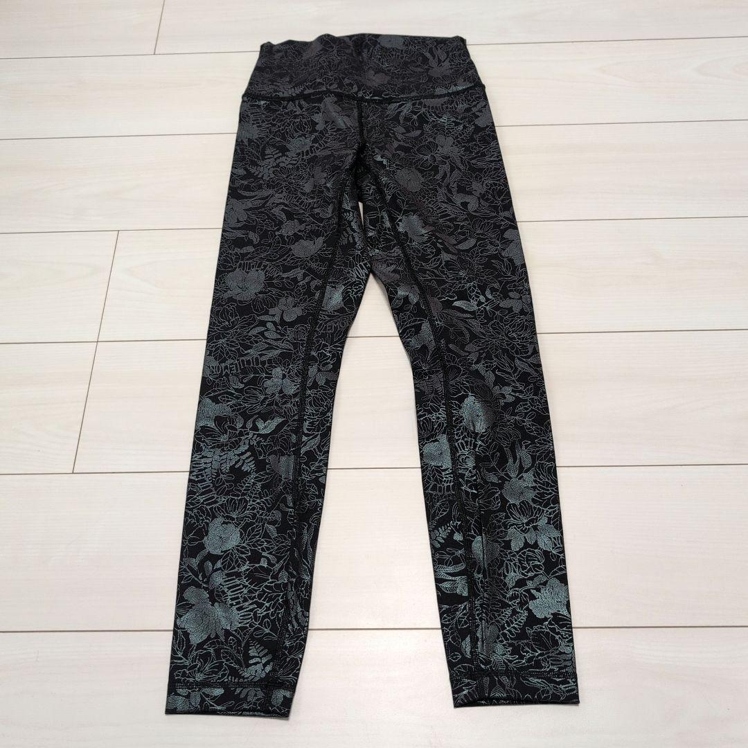 新品　ルルレモン　フローラル　レギンス　パンツ　サイズ4