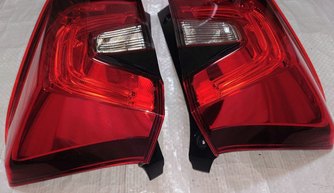 フィット 3　GK GP 5 6 後期　LED テール　ランプ　レンズ　中古