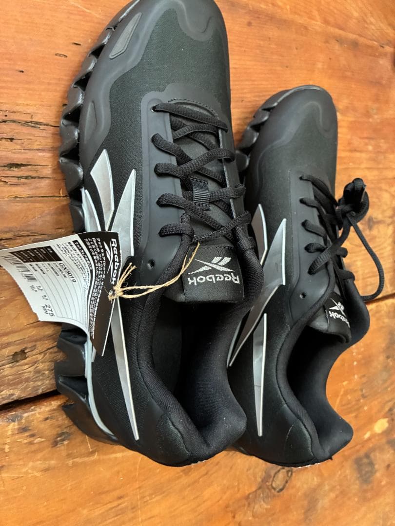 新品 Reebok zig pulse 27.5cmスニーカー!ブラック!
