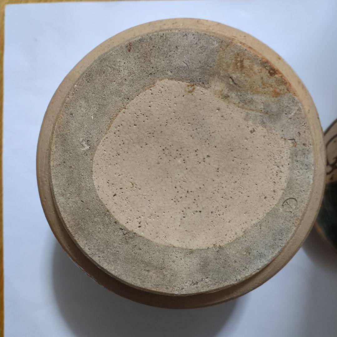 手描き模様の陶器