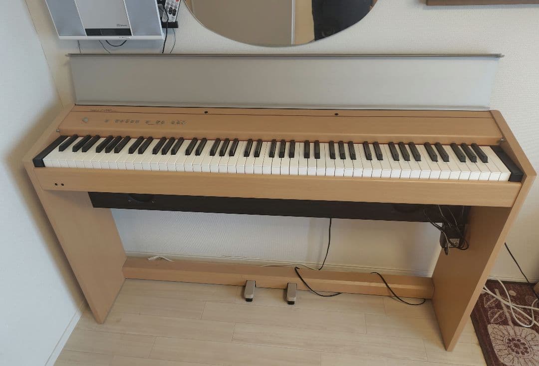 ROLAND　F100 電子ピアノ