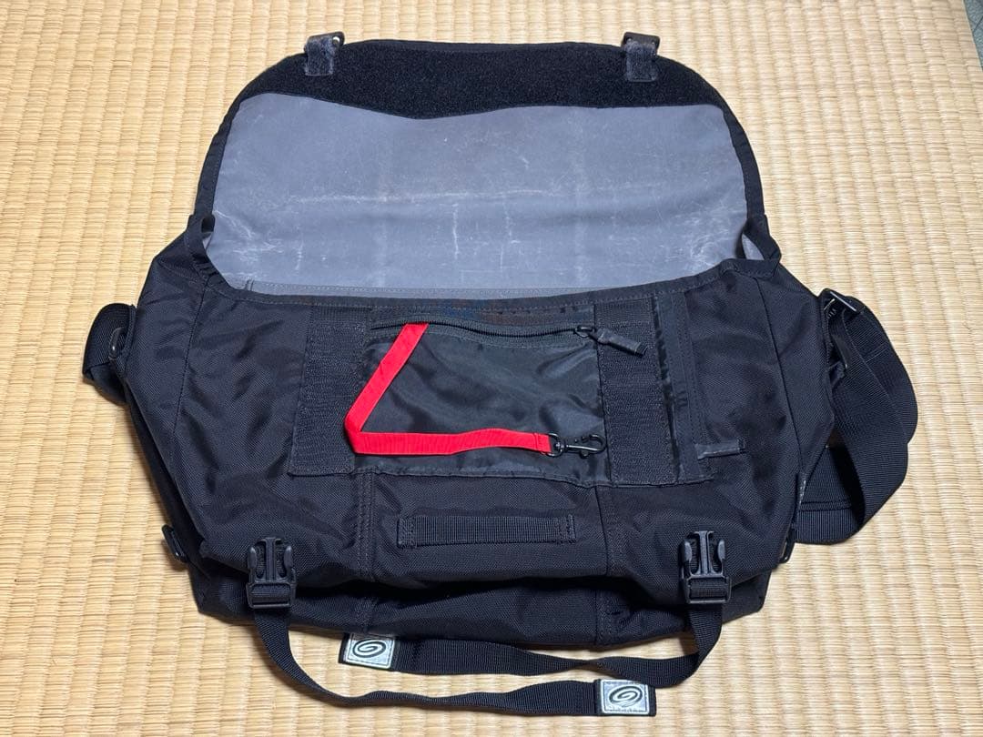 人気 ブラック TIMBUK2 クラシックメッセンジャー Sサイズ A4収納可能
