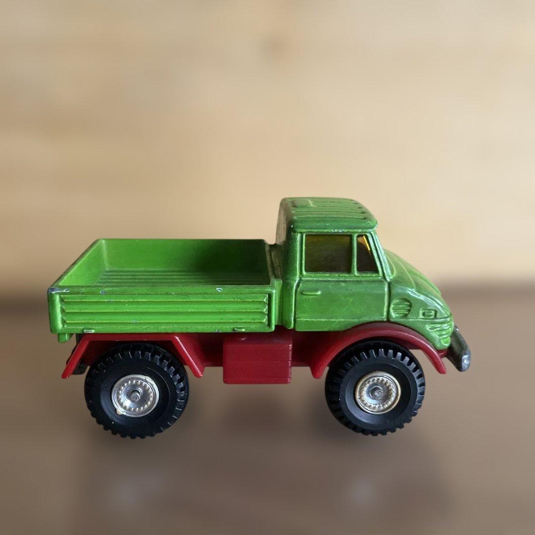 緑と赤のトラックミニカー、日本製