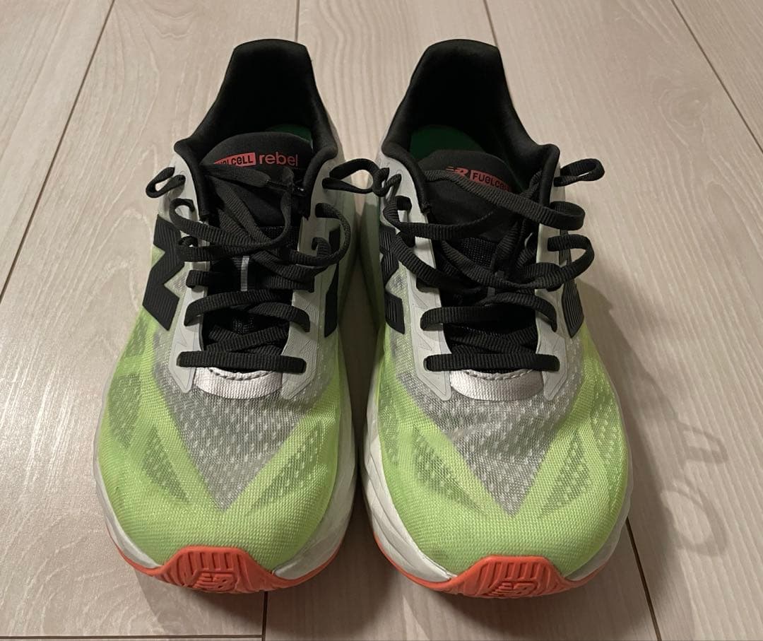 New balance フューエルセルレベルv5　25.5cm