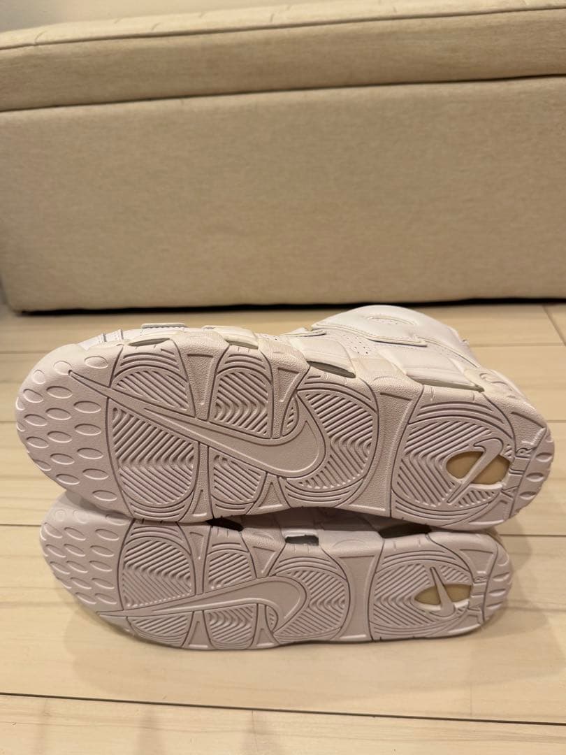 Nike バスケ　モアテンホワイト