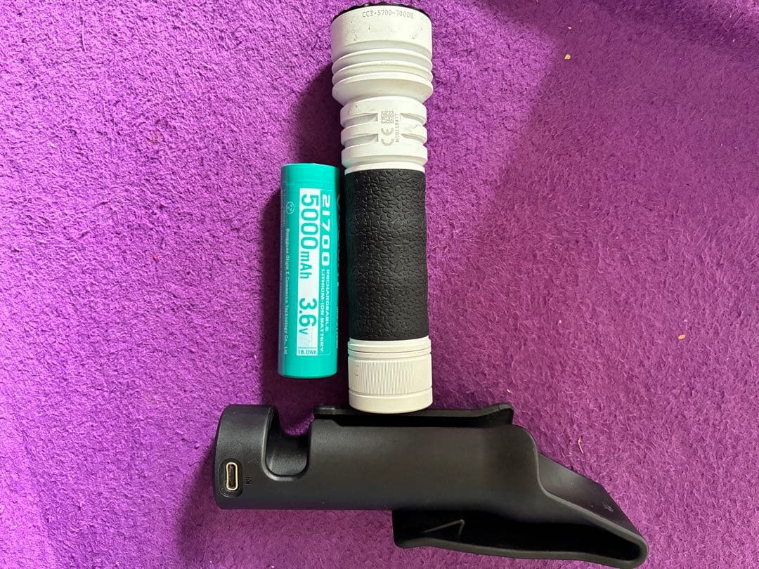 Olight★オーライト☆seeker4pro♪ホワイト