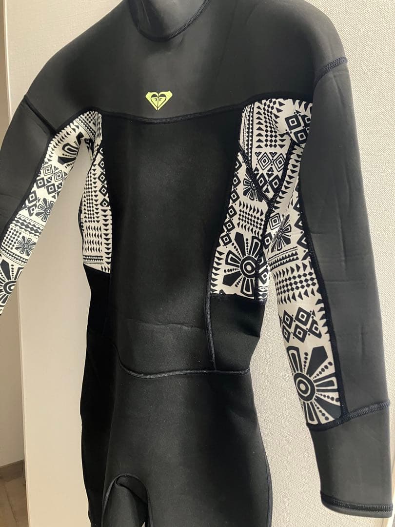 ROXY（ロキシー）バックジップフルスーツ　2ミリ　Lサイズ　ハンガー付き