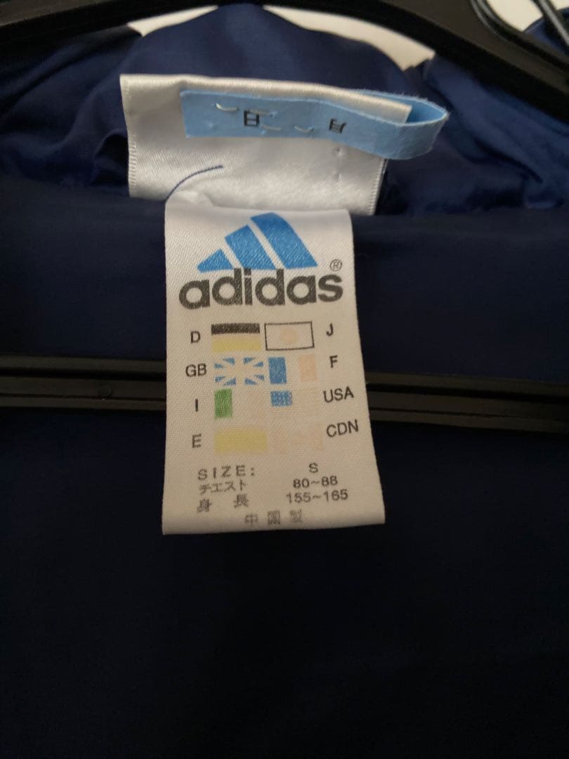 刺繍ロゴadidas ダウン・フェザーコート　春のお買い得セール　3/31まで