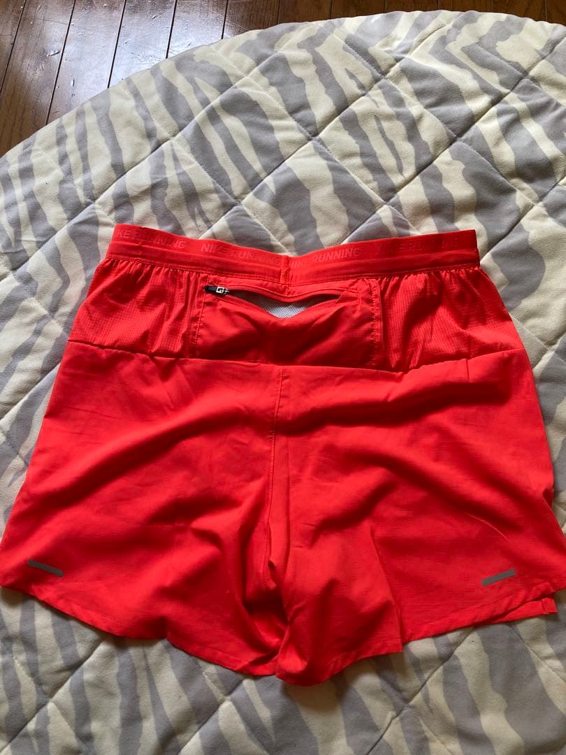 Nike Dri-FIT ストライド ショートパンツ オレンジ