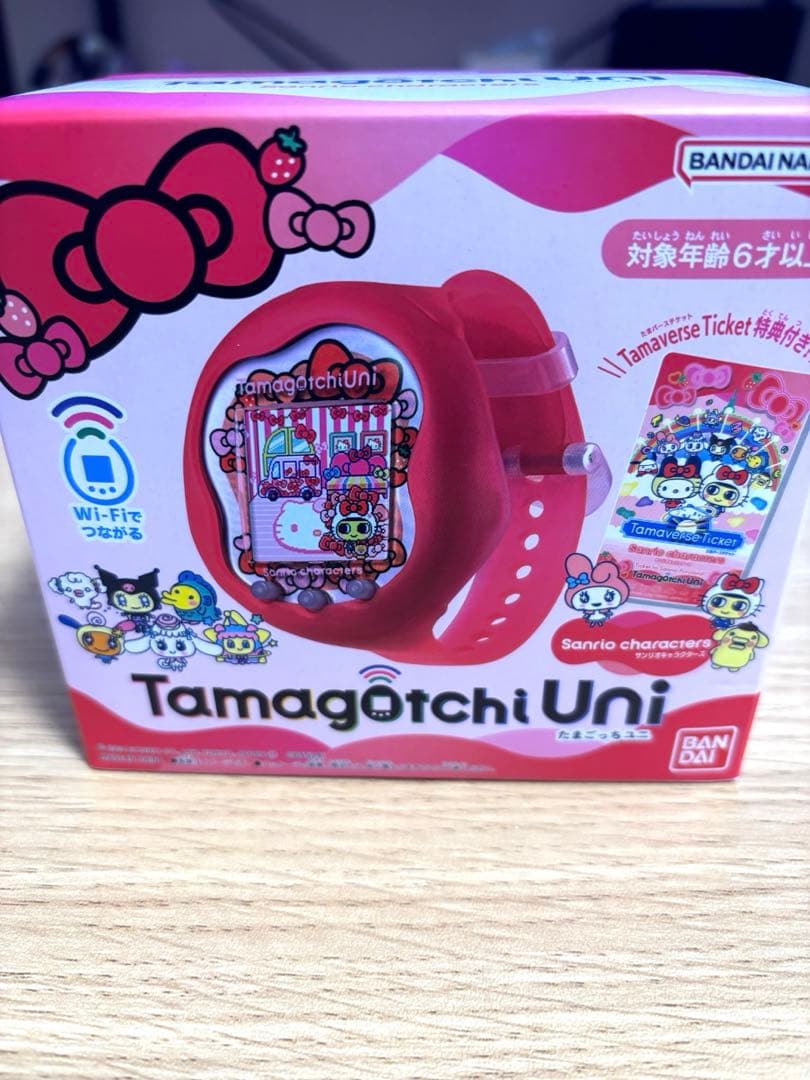 【極美品】たまごっちユニ　サンリオ　いちごケース付き