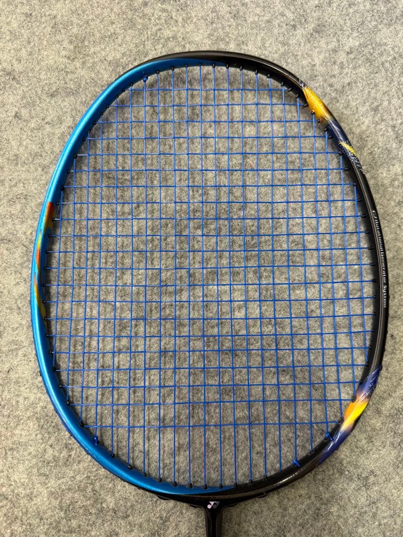 YONEX バドミントンラケット 青/黒