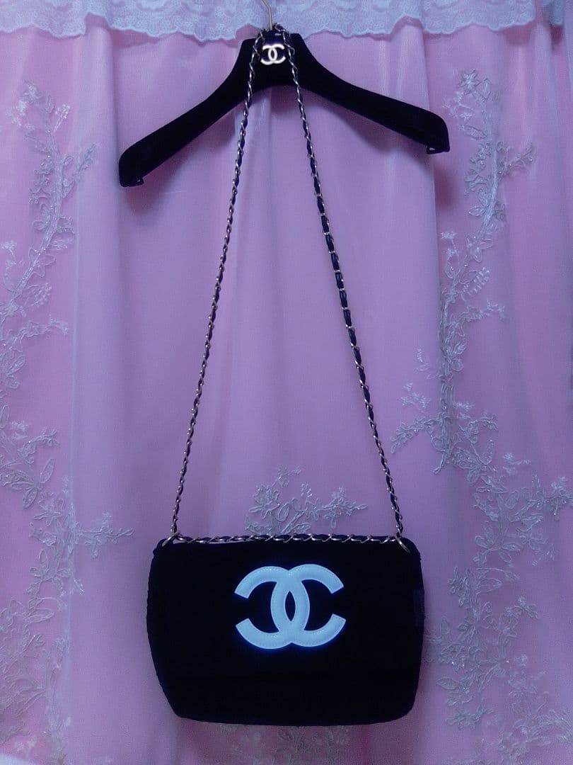 CHANEL ノベルティブラック スエード風 ショルダーバッグ ホワイトロゴ入り