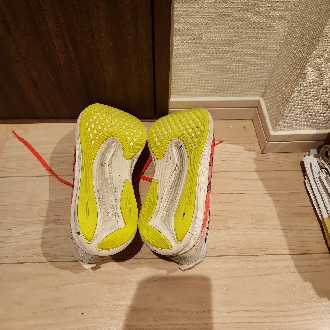 ３足で　asics ランニングシューズ オレンジ