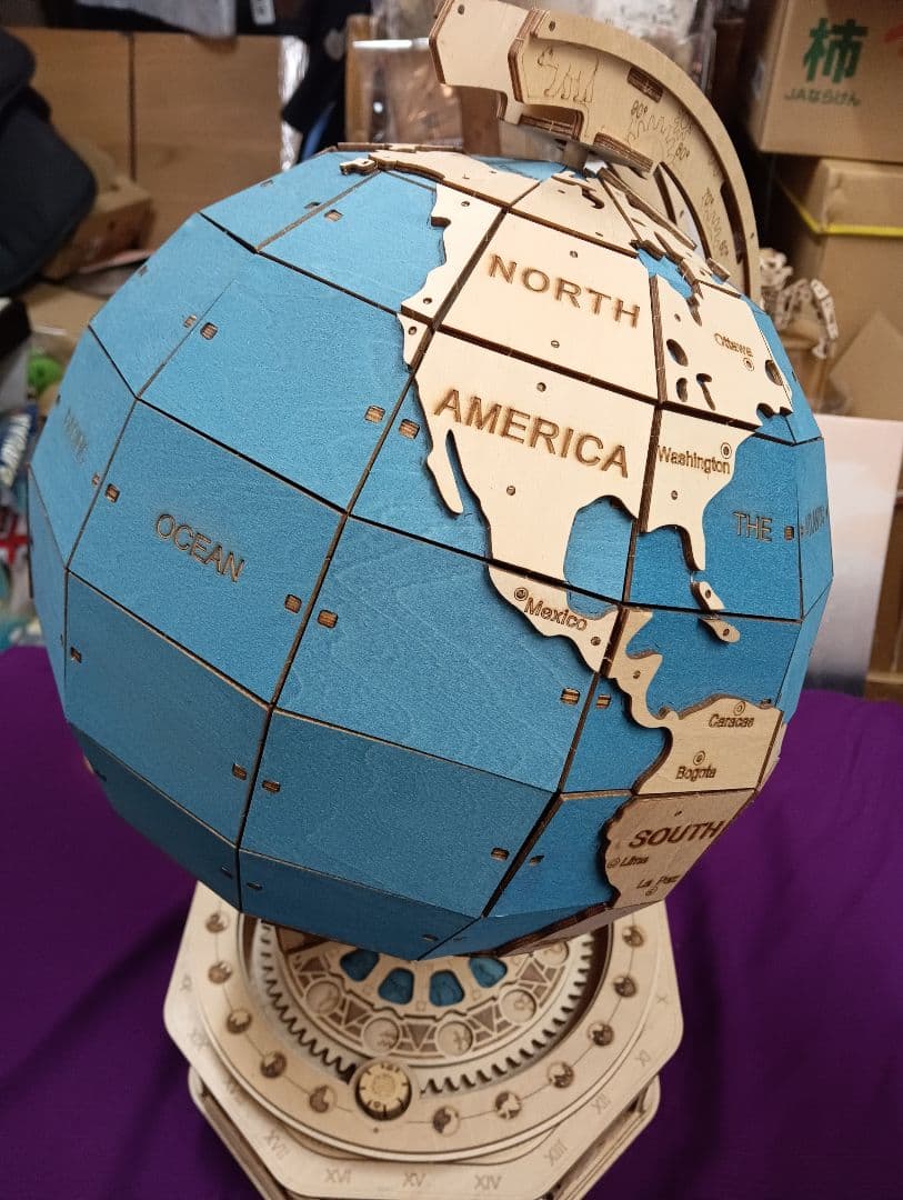 ３Ｄ型ウッドパネル地球儀高さ５３センチX胴経９５センチ大サイズ完成品オブジェ置物