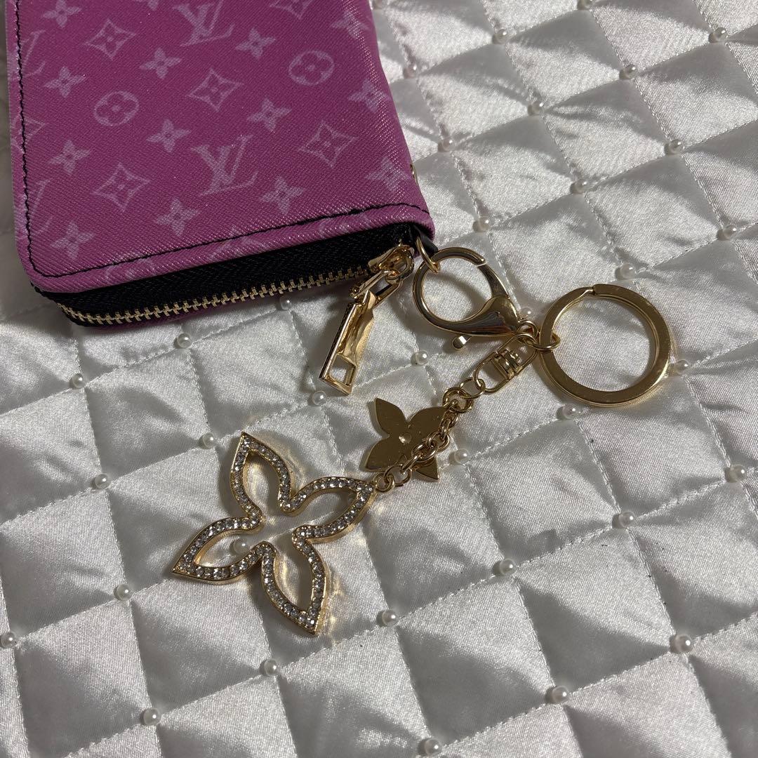 Ｌｖ モノグラム 長財布 通帳ケース マルチケース ピンク　キラキラチャーム付き