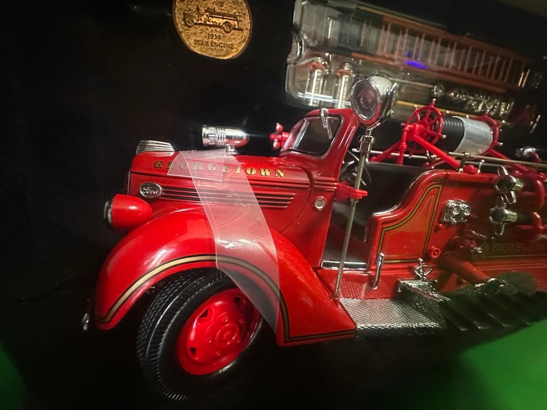 未開封　signature 1/24サイズ　1938フォード　消防車&消防士