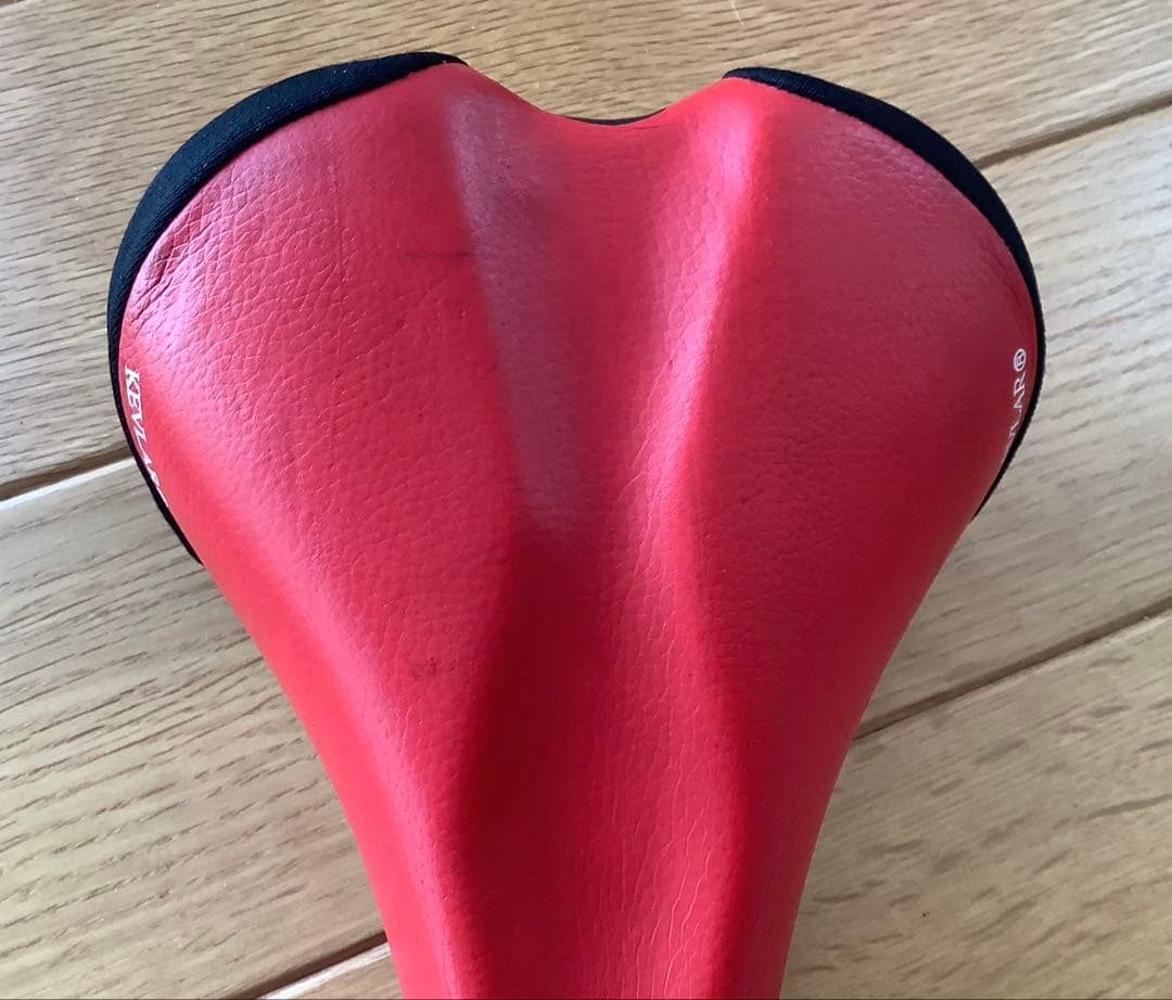 【中古】AVOCET O2 赤 サドル