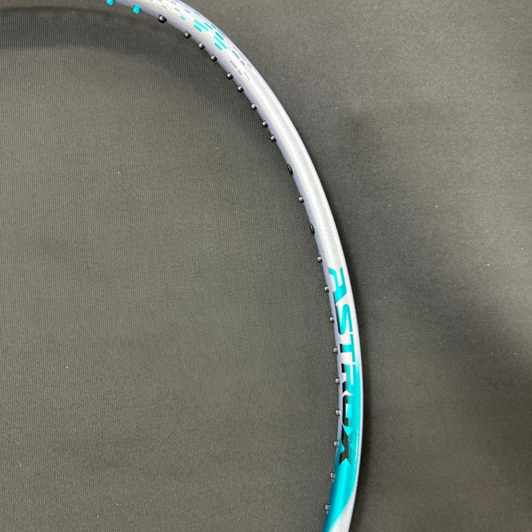 4ug6 アストロクス88Dプロ 新品未使用　ヨネックス　バドミントン　ラケット