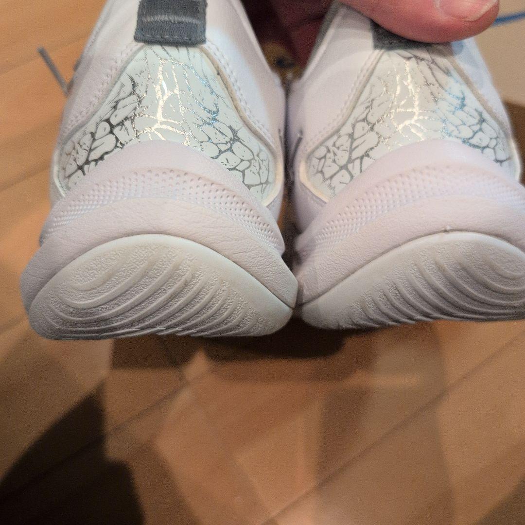 アシックス　NOVA SURGE LOW 2 24.0