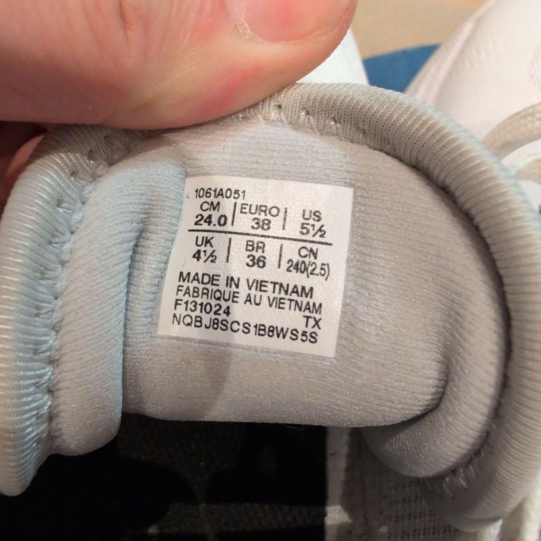 アシックス　NOVA SURGE LOW 2 24.0