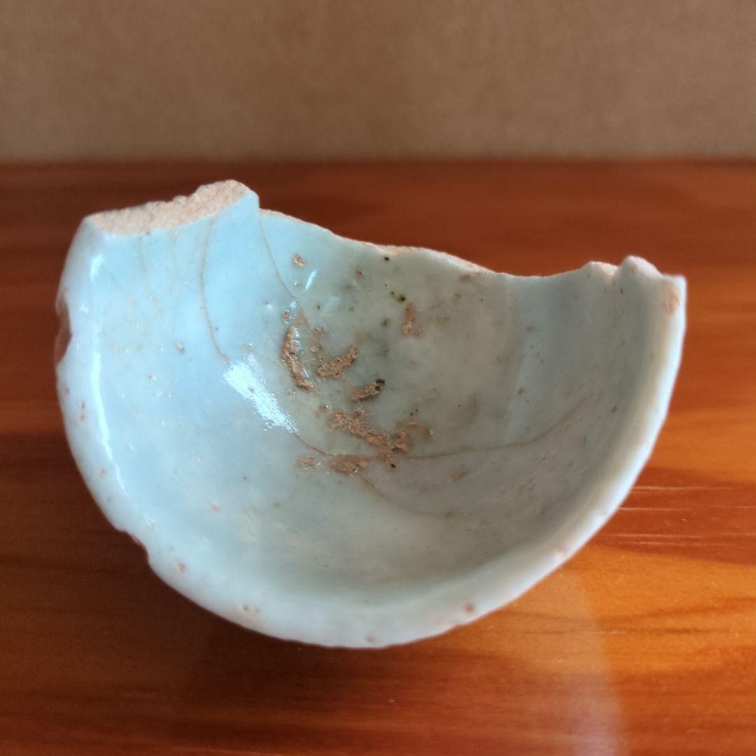 青白い手作り陶器 茶器 初期伊万里の陶片