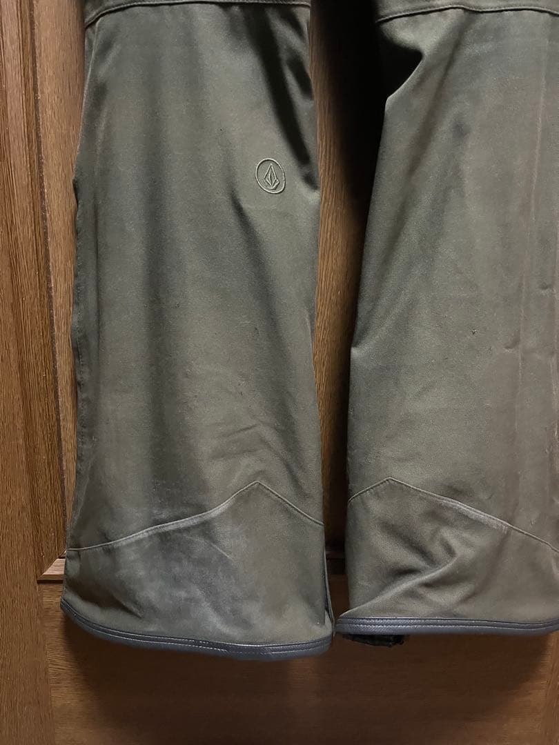 VOLCOM 19-20モデル　ビブパンツ　カーキ