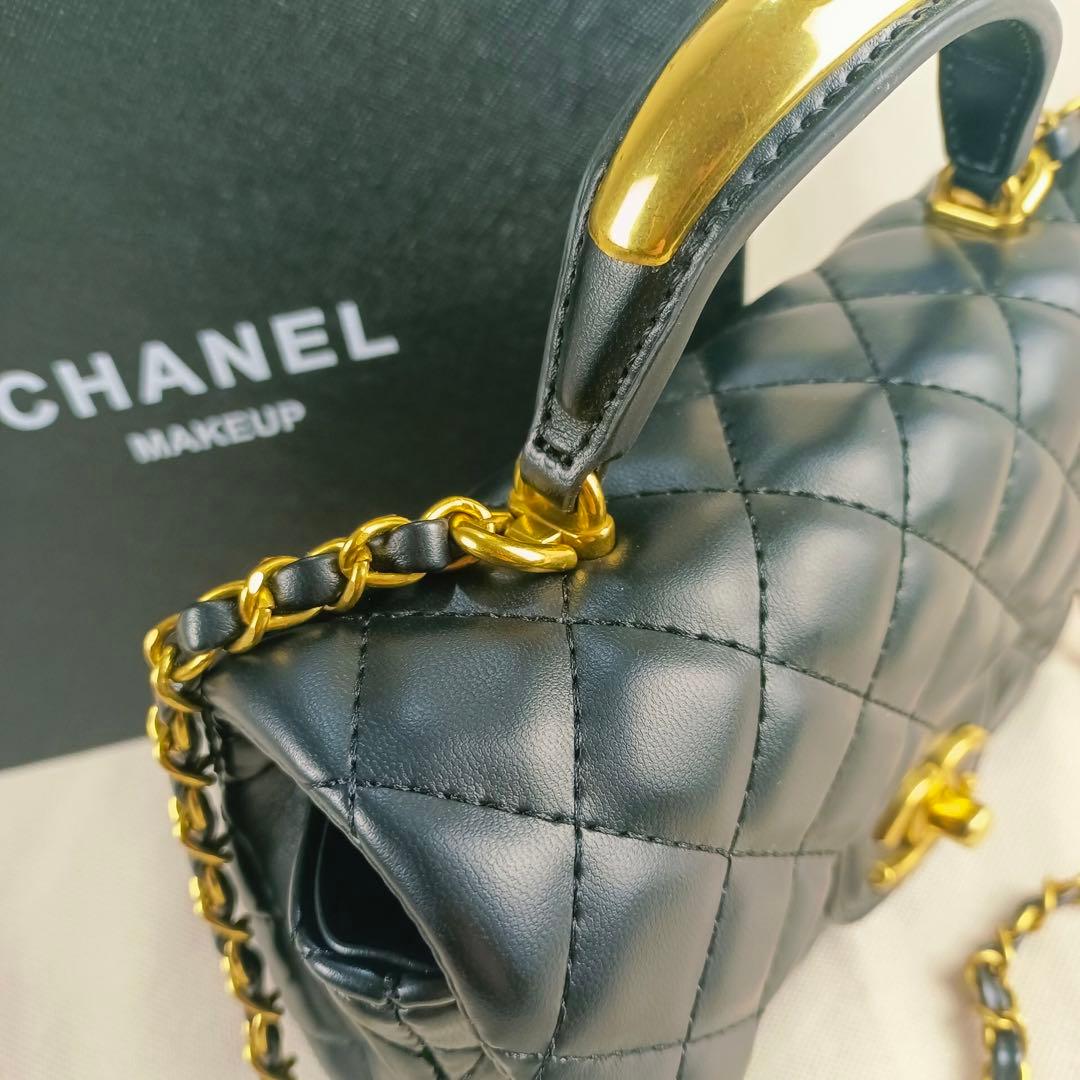 CHANELノベルティハンドル ゴールドロゴプレート キルティング バッグ非売品