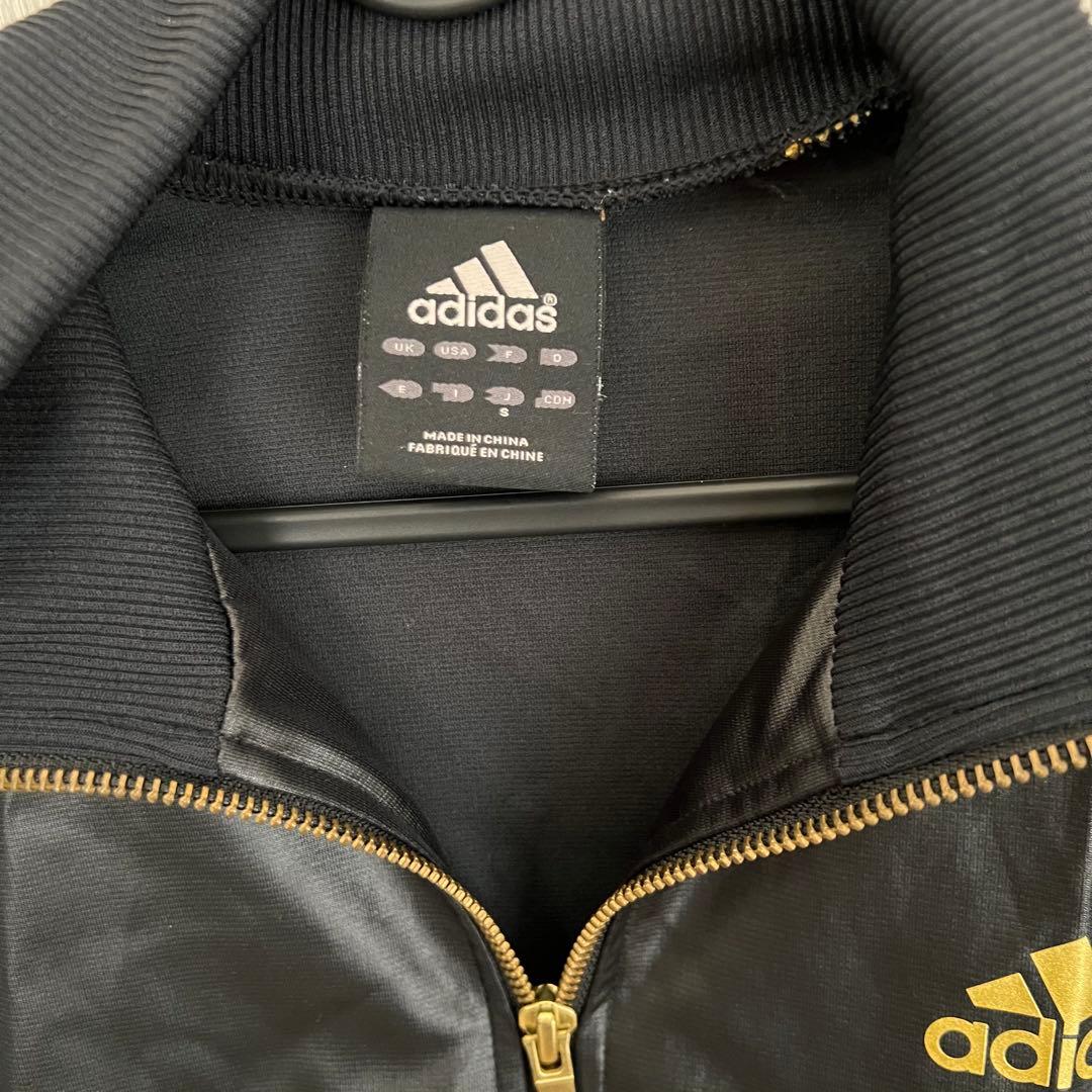 美品 adidasコーティング トラックジャケットSサイズ上下セット 着画あり⭐︎