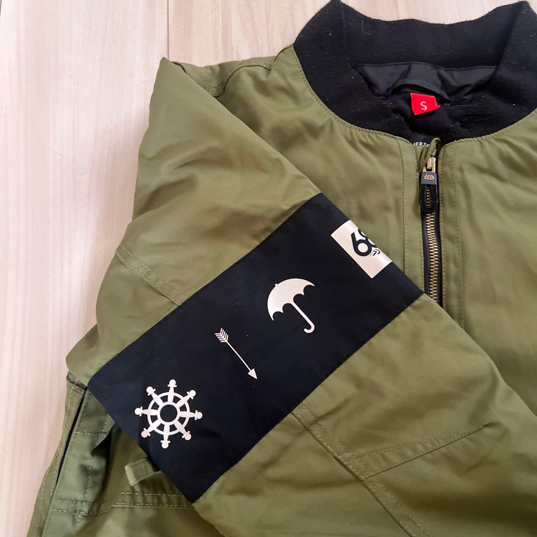 686 シックスエイトシックス　スノボー　ウェア