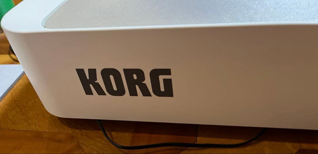 KORG 電子ピアノ B1 ホワイト 88鍵盤 ヘッドホン ペダルつき