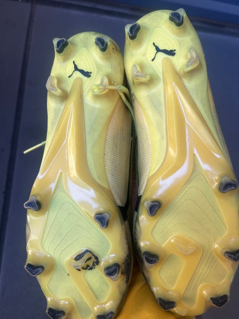 Puma ウルトライエローアルティメットスパイク