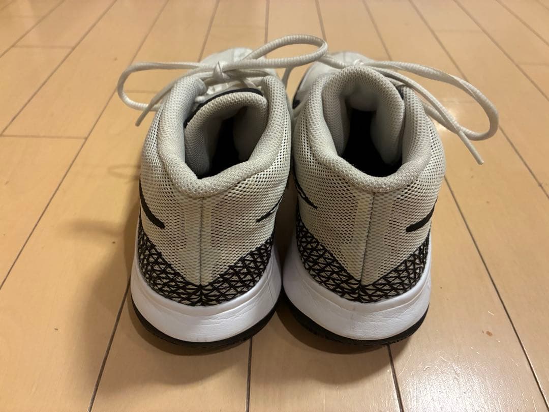 NIKE KYRIE（カイリー）FLYTRAPシリーズ