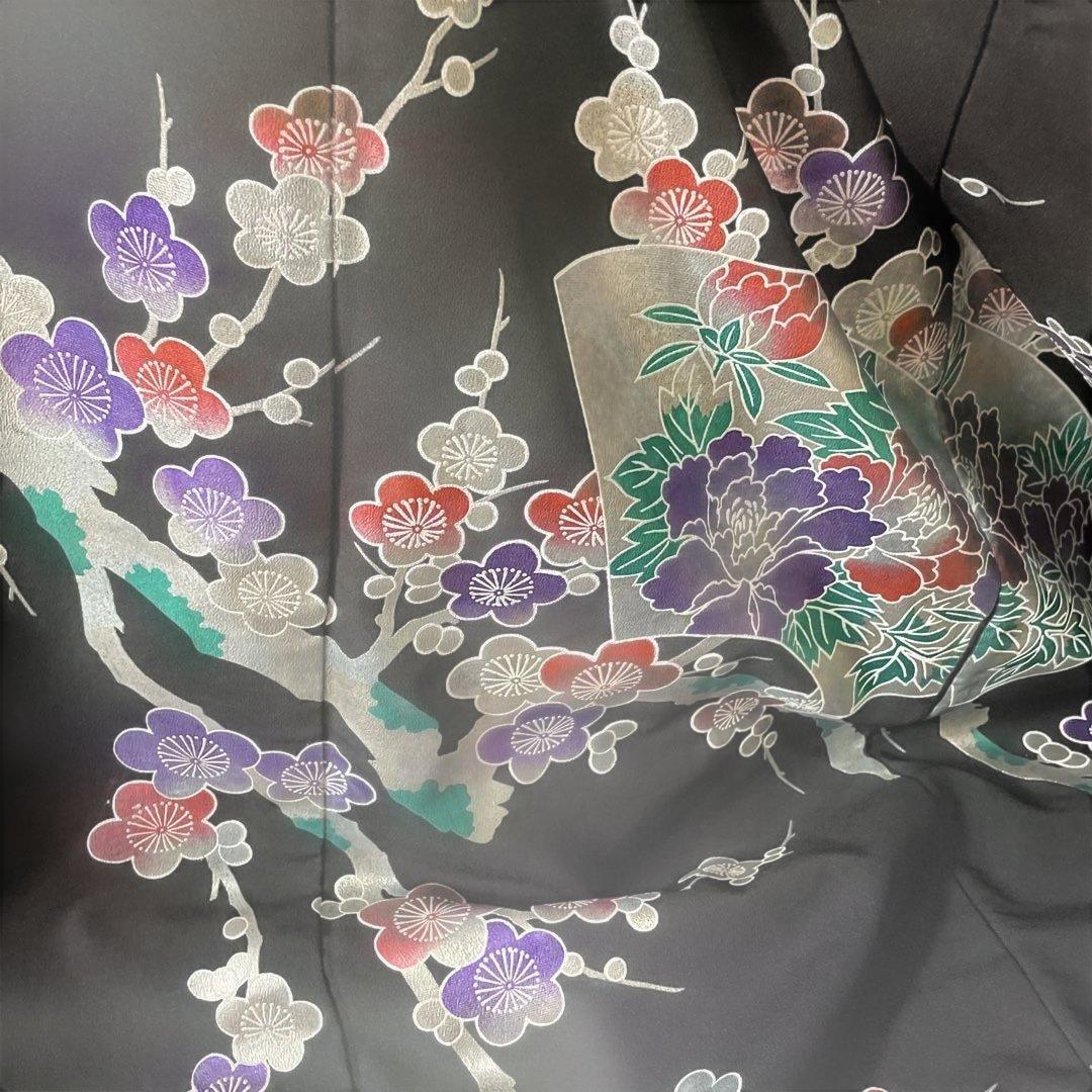 日本舞踊　大衆演劇　　裾引き　花柄刺繍の黒い踊り衣装