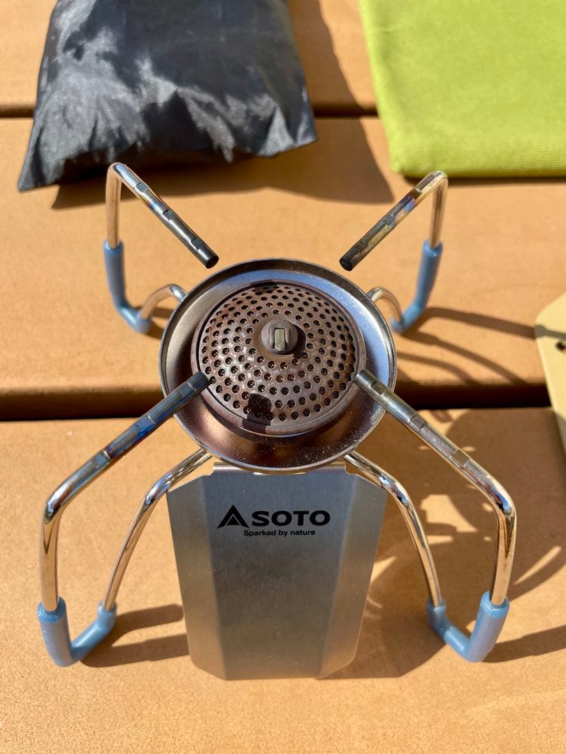 SOTO ST-310アウトドアバーナーと専用のFUTURE FOX遮熱テーブル