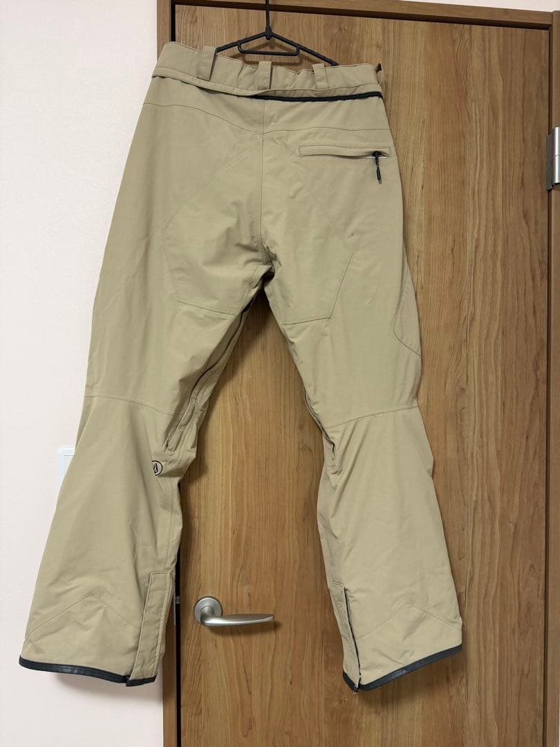 VOLCOM GORE-TEX ベージュスノーボードパンツ　Sサイズ