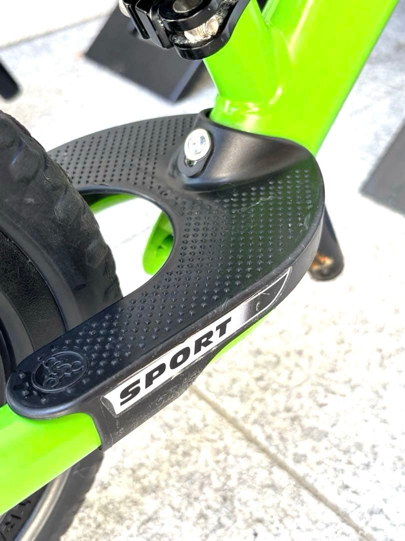 ♦︎2台セット販売♦︎ ストライダー12スポーツ グリーンとブラック ♦︎車輪立て付き