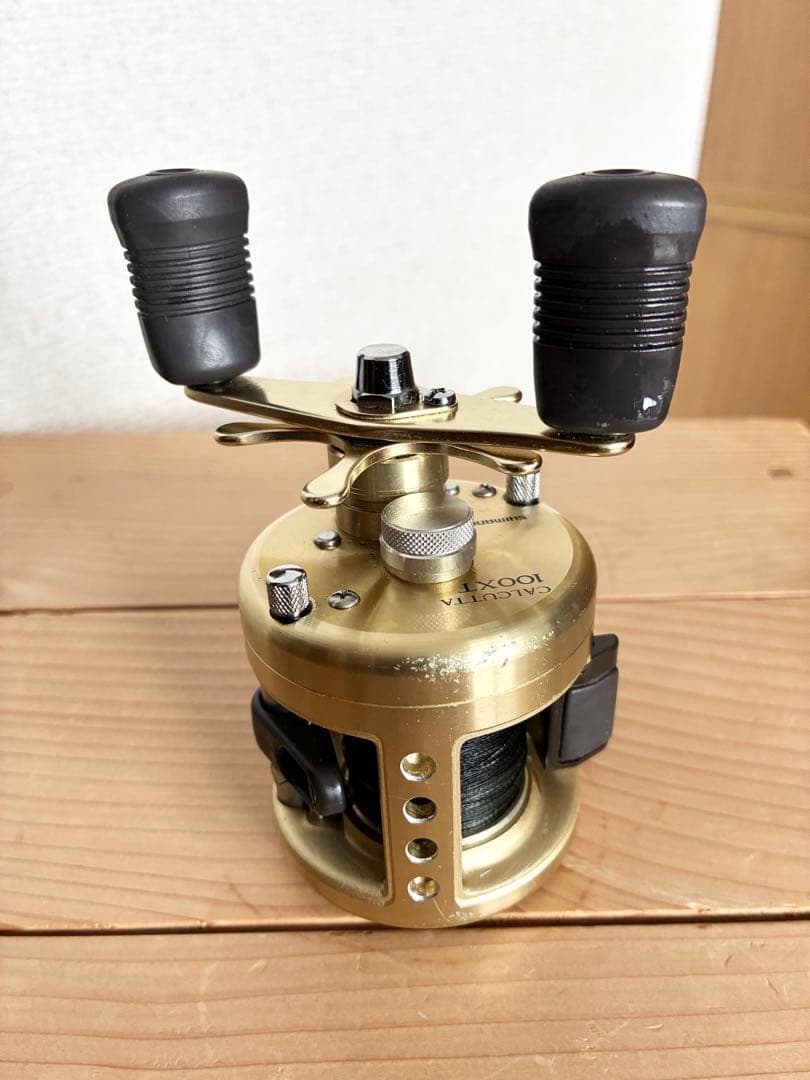 SHIMANO CALCUTTA 100XT (右)ベイトリール