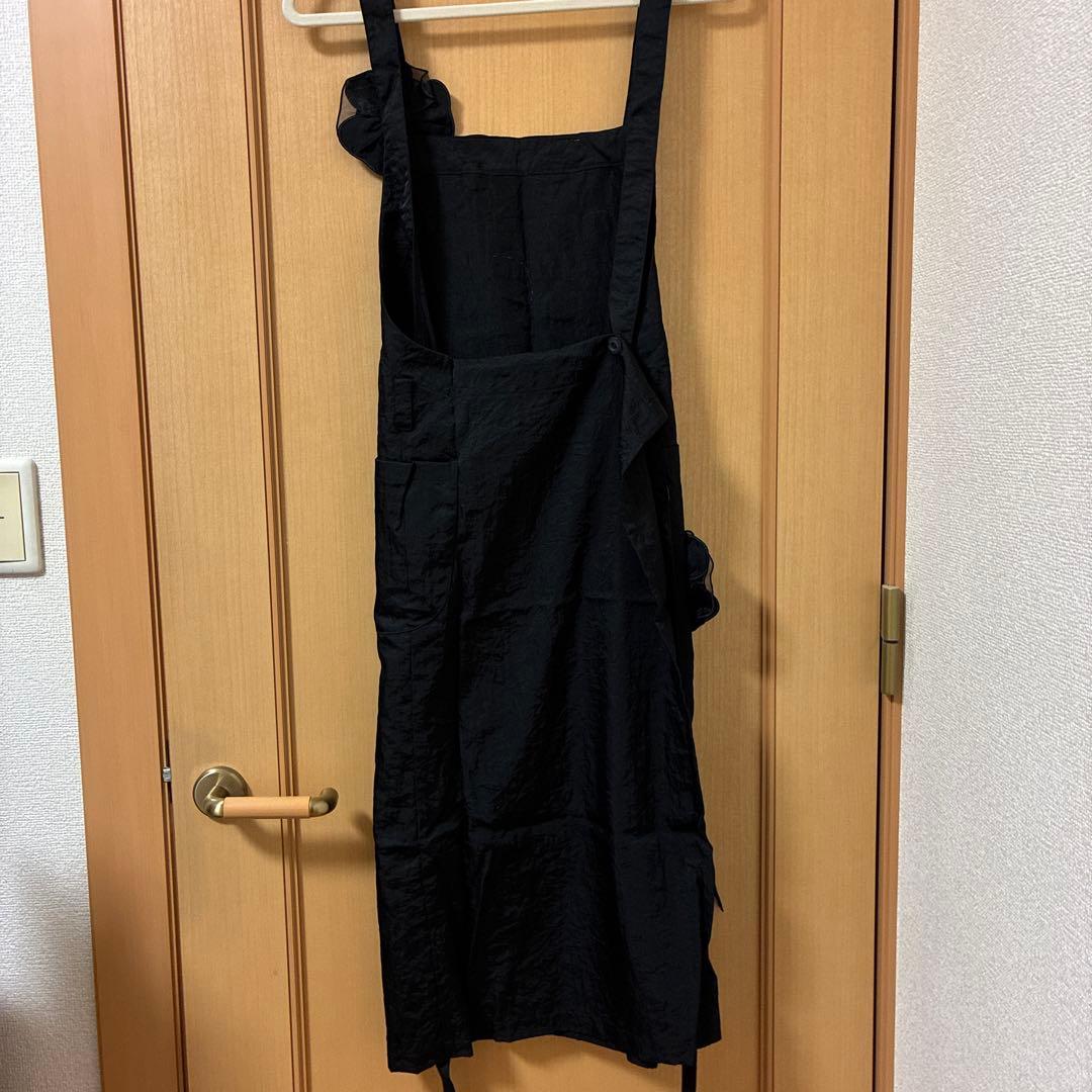 princi pessa 黒い花の装飾付きエプロン