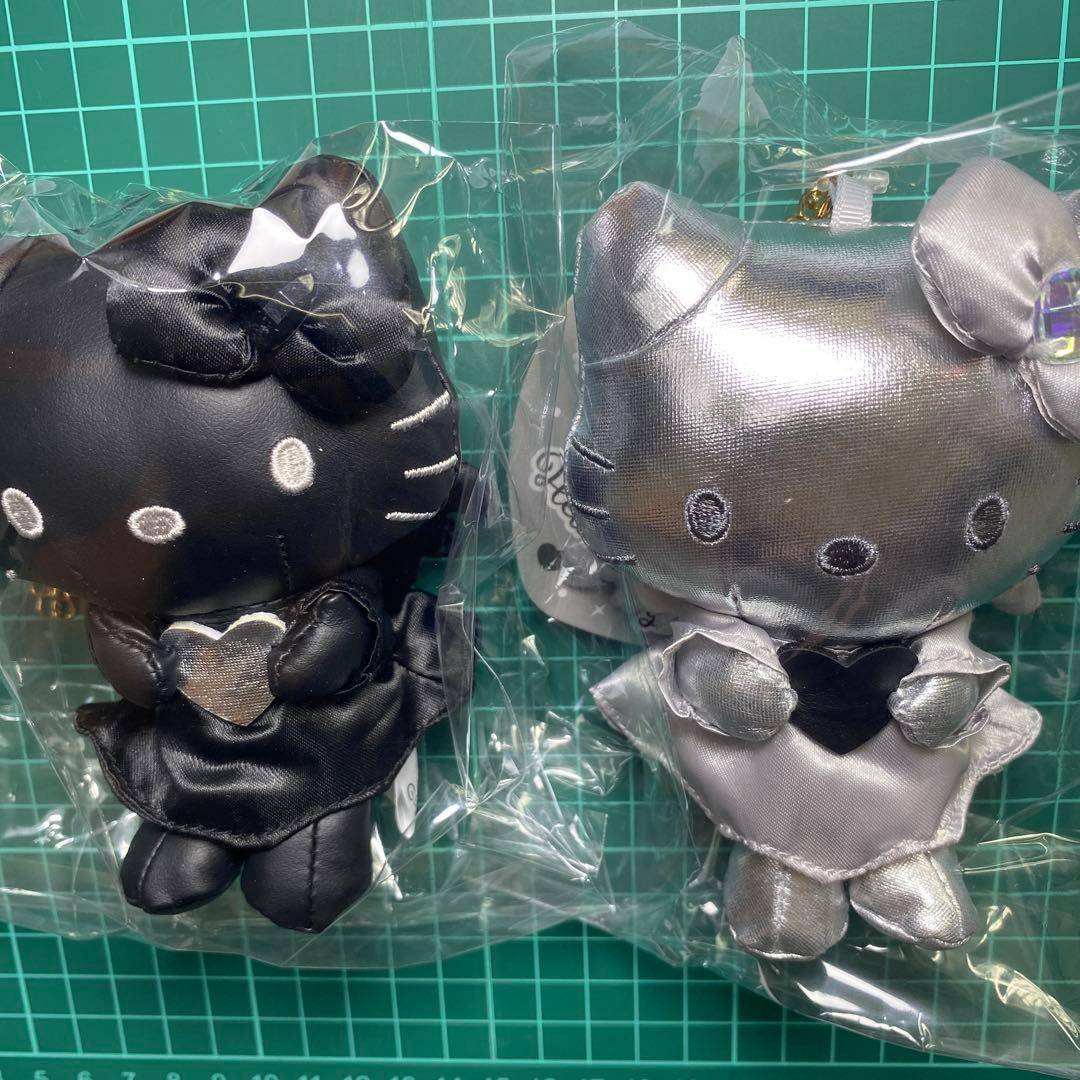 ハローキティ ぬいぐるみキーホルダー 黒と銀
