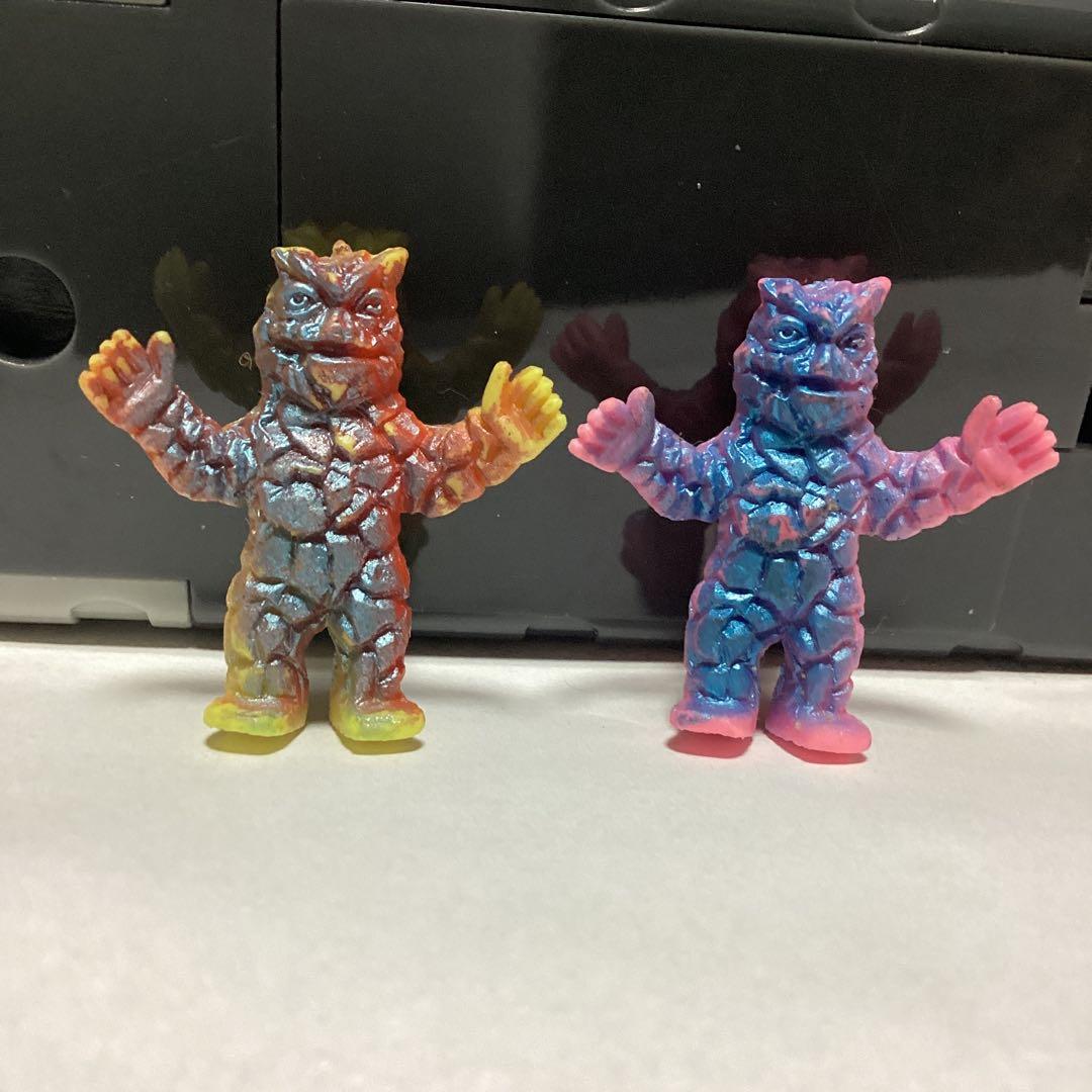 怪獣消しゴム　ケロニア　黄色　ピンク　ポピー