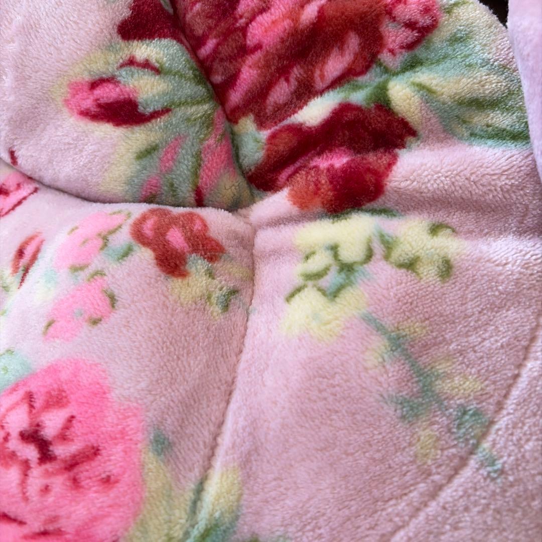 可愛い螺旋状花柄座布団4枚