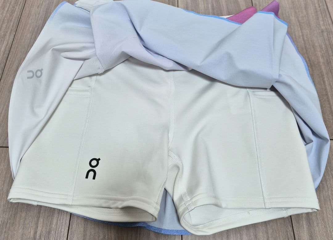 【美品】on テニスプリーツスコート 海外Sサイズ