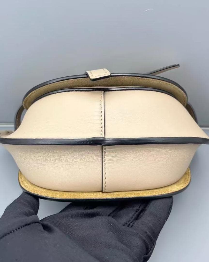 LOEWE ベージュ レザー クロスボディバッグ