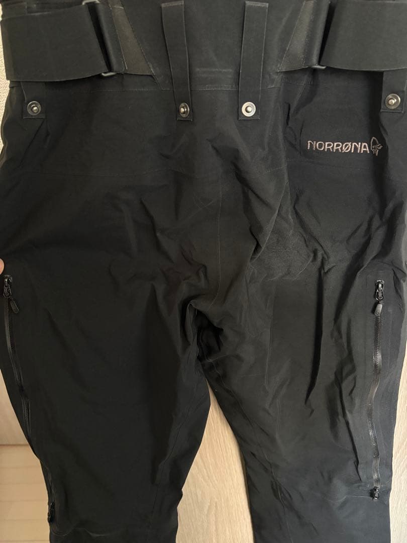 i*g様 NORRONA ノローナ GORE-TEX Pro ビブパンツ バック